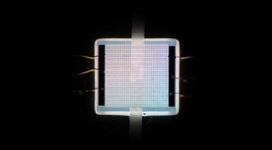 全球首款“一体式”全彩 Micro LED 显示屏发布